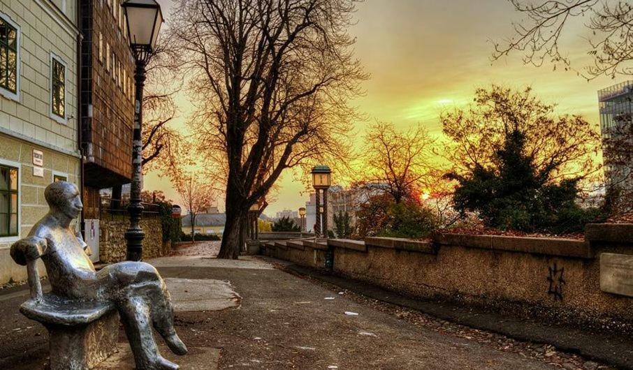 Home Away From Home - Apartment Ilica Zagreb Bagian luar foto